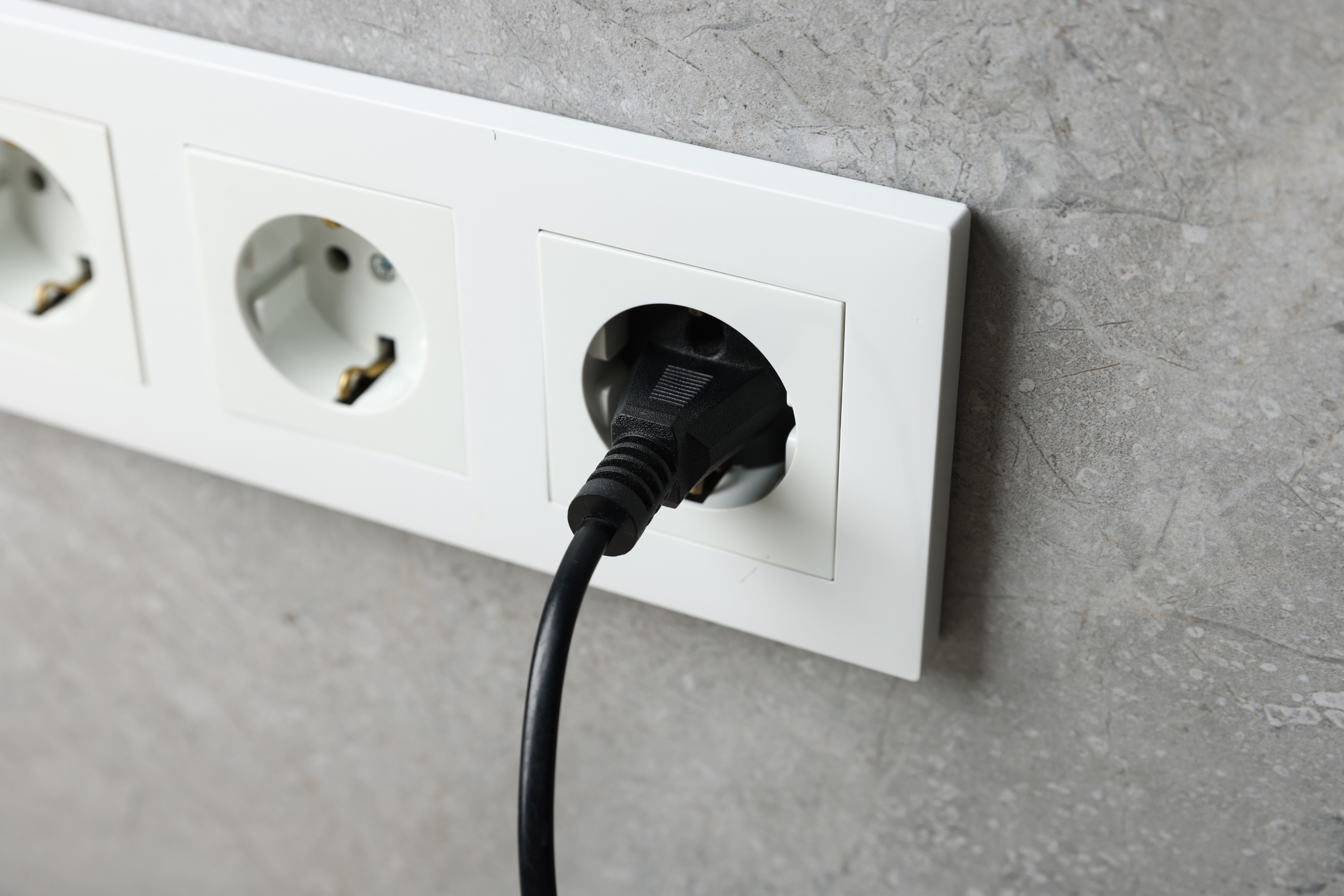 How To Wire In The Plug Socket