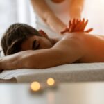 집에서 에로틱 마사지를 받는 방법