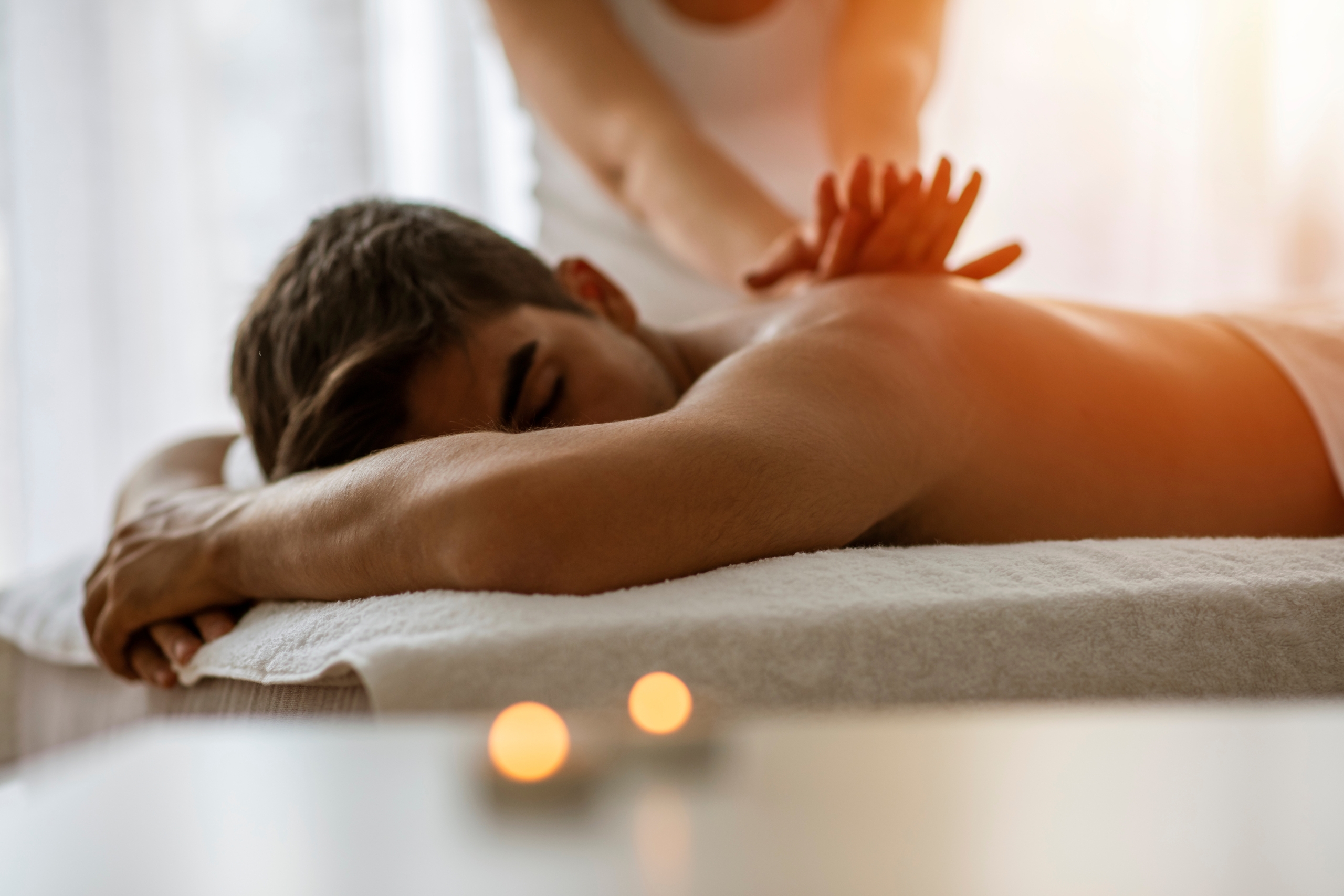 집에서 에로틱 마사지를 받는 방법